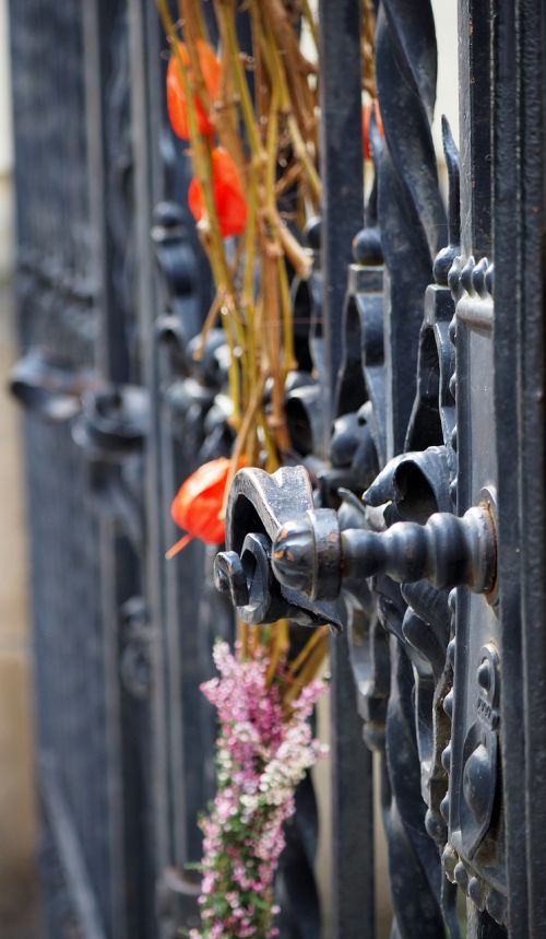 flowers gate history