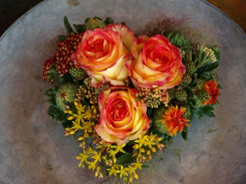 flowers arrangement roses