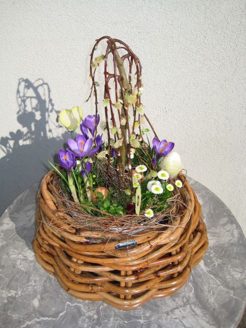 flowers arrangement basket