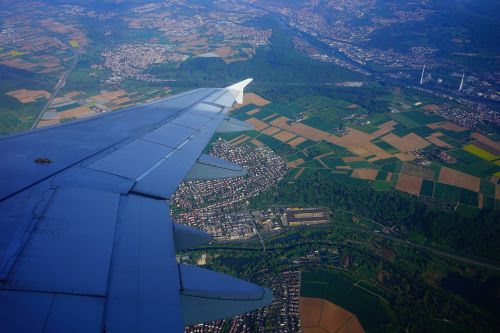 fly aircraft wing