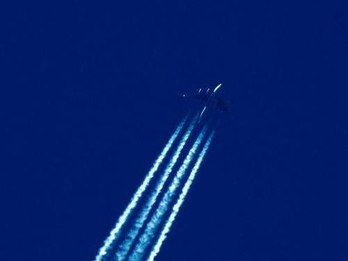 flying aircraft contrail