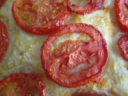 focaccia pizza tomatoes