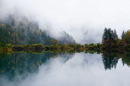 fog jiuzhaigou autumn