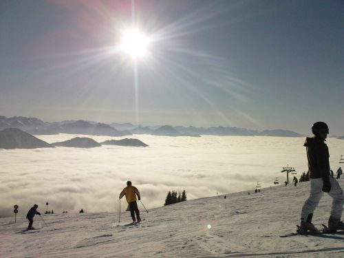 fog skiing sun