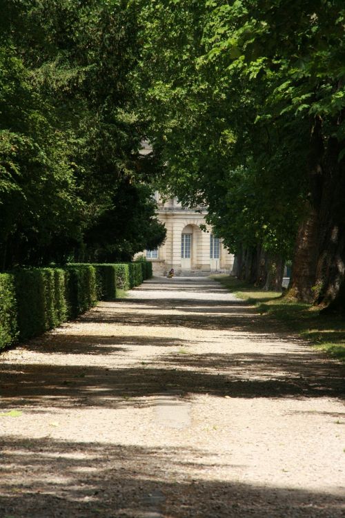 fontainebleau castle away