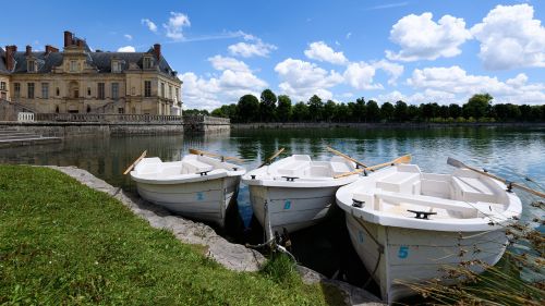 fontainebleau rowboat water