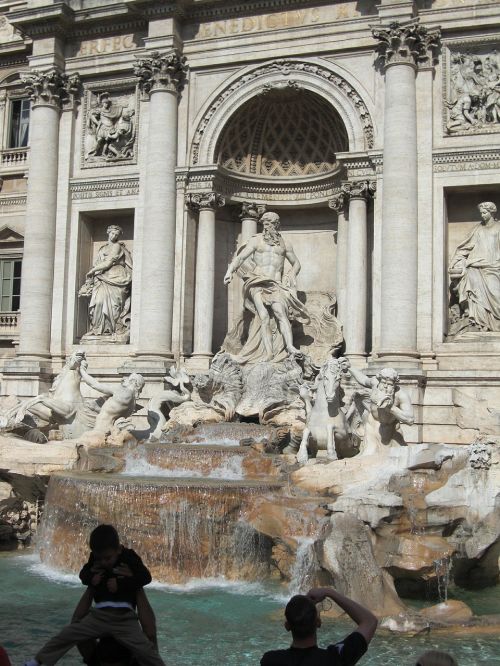 fontana di trevi rome italy