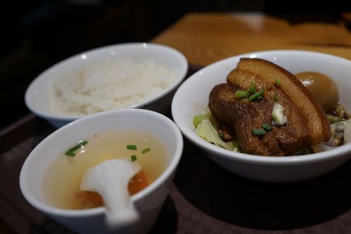 food braised pork on rice taiwan food