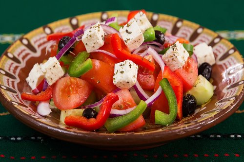food  plate  greek salad