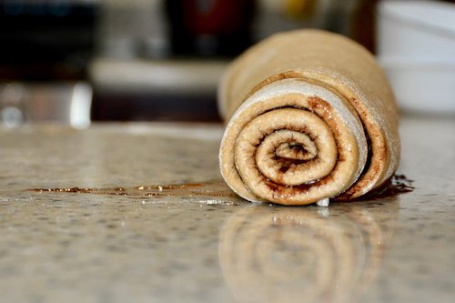 food  cinnamon roll  dessert