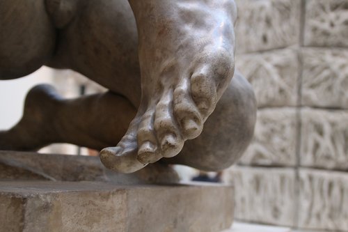 foot  feet  statue