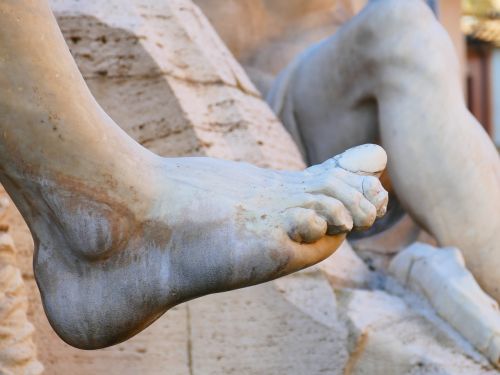 foot toes statue marble