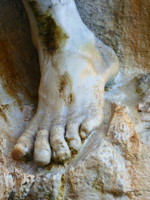 foot toes statue marble