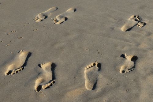 footprint tracks in the sand beach