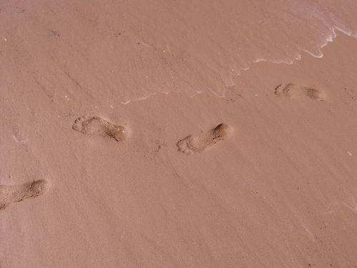 footprints traces sand