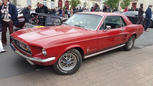 ford mustang laon