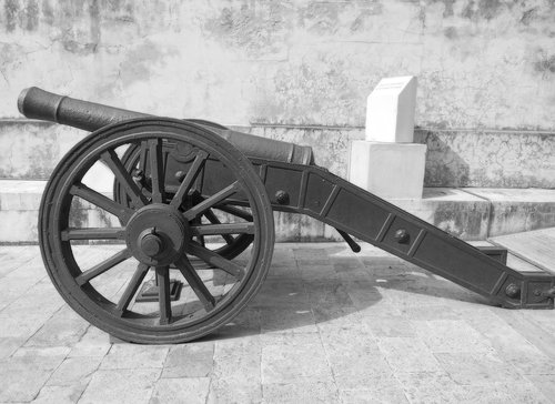 fort  nahargarh  cannon