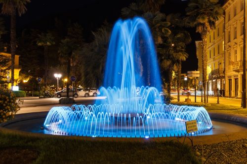 fountain night lighting