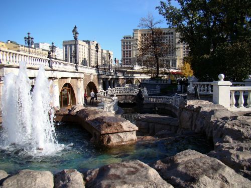 fountain aleksandrovskiy garden manezhnaya square