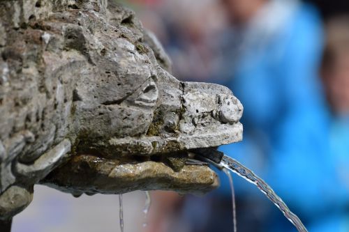 fountain well water flow