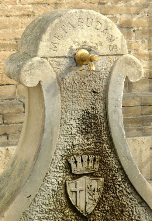 fountain assisi coat of arms