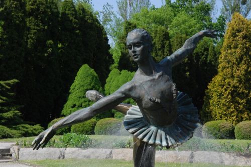 fountain the statue ballerina