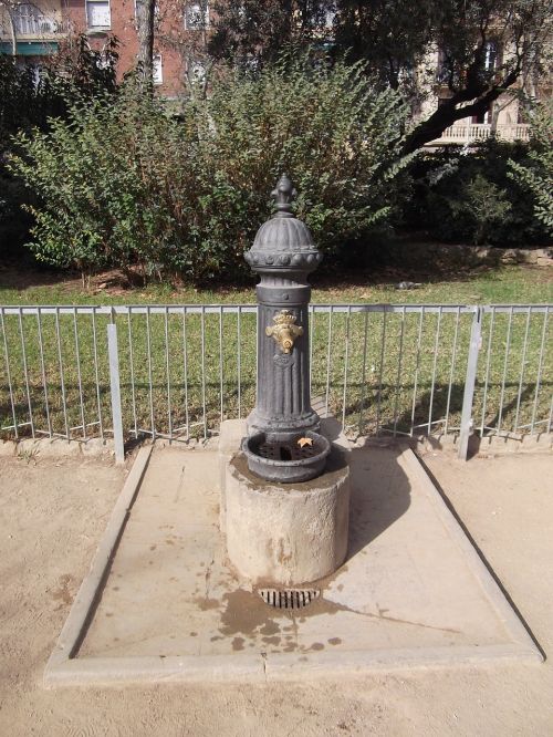 fountain water dispenser water