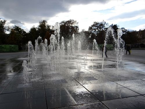 fountain drip water