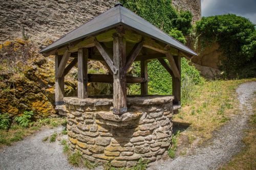 fountain cistern water