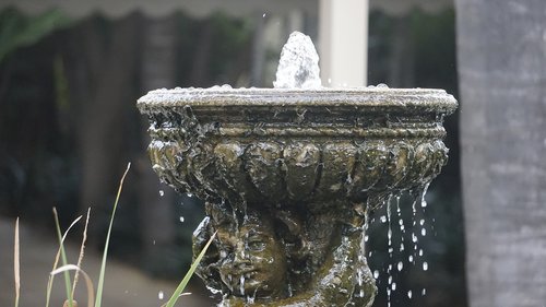 fountain  outside  outdoors