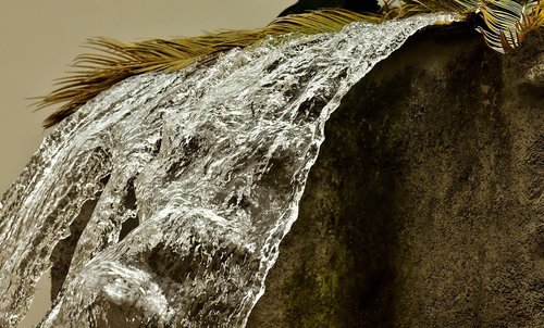 fountain  water  flow