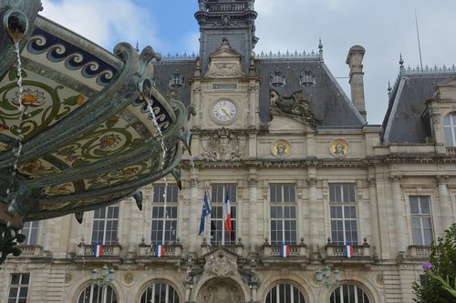 fountain  porcelain  town hall