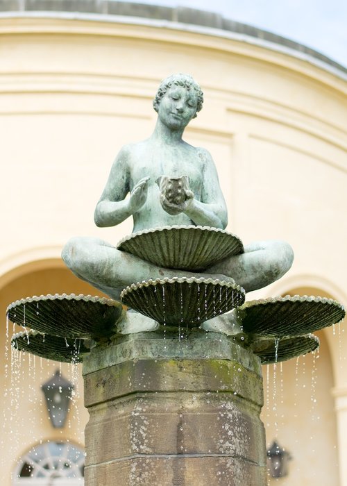 fountain  sculpture  water