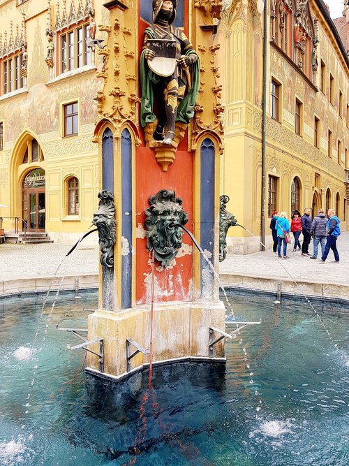 fountain  gothic  lion head