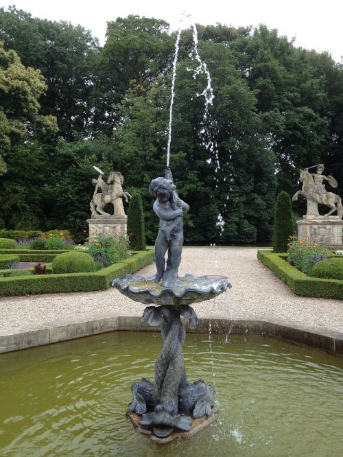 fountain water romance