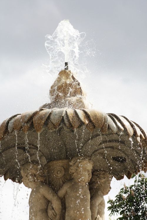 fountain madrid water