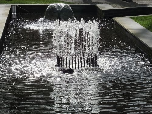 fountain water feature keukenhof