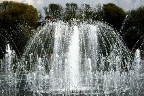 fountains water spouting