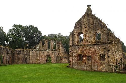 fountains abbey cistercian monastery ruin