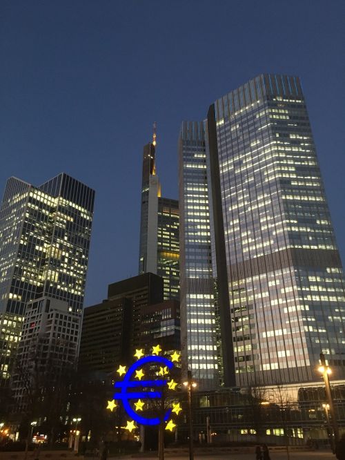 frankfurt skyline evening