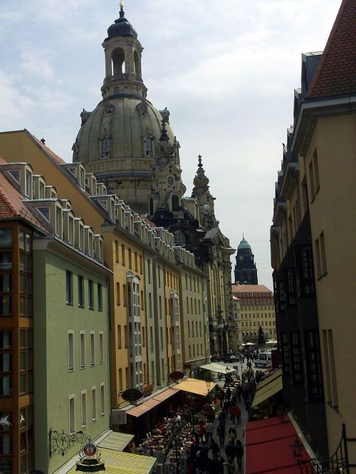 frauenkirche dresden alley