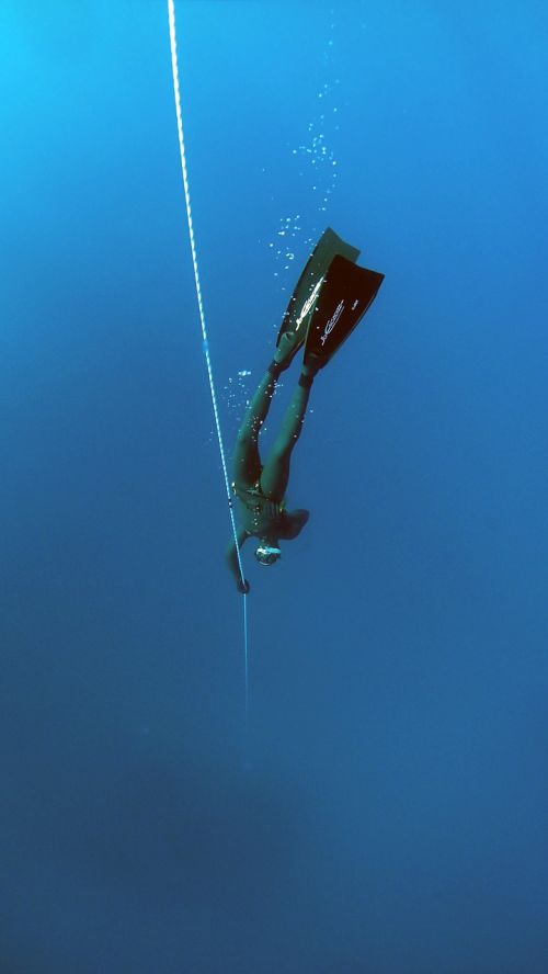 freediving deep underwater