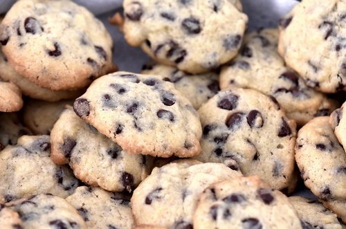 fresh  baking  cookies