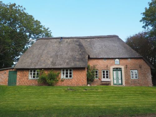 friesenhaus home thatched roof