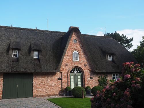 friesenhaus home thatched roof