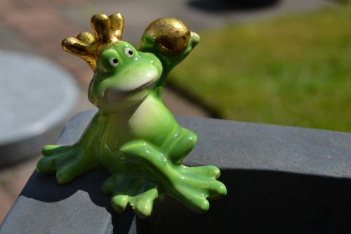frog frog prince maerechenfiguren