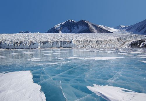 fryxellsee antarctica blue ice