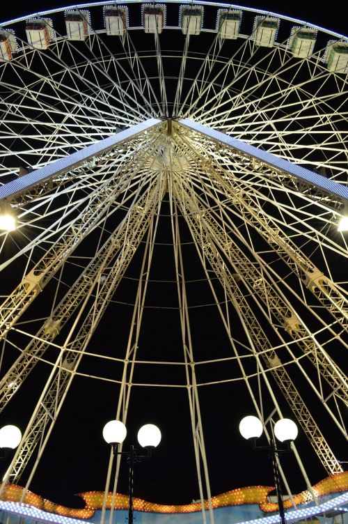 fun fair wheel avignon