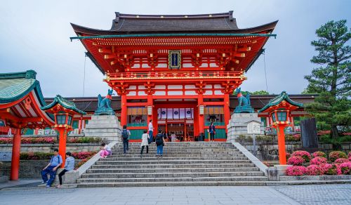 fushimi inari-taisha shrine kyoto japan