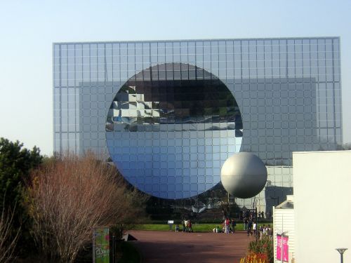 futuroscope glass architecture